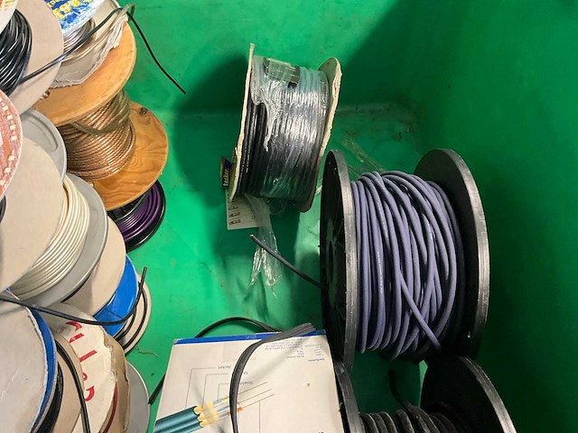 Diverse electronica accessoires en kabels - afbeelding 11 van  23