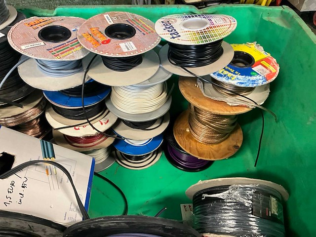 Diverse electronica accessoires en kabels - afbeelding 13 van  23