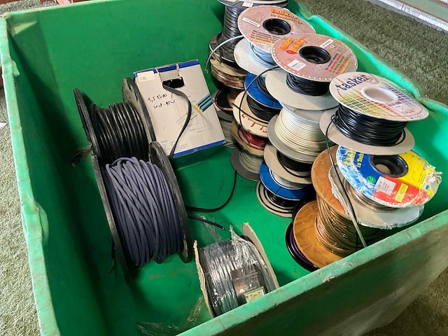 Diverse electronica accessoires en kabels - afbeelding 15 van  23