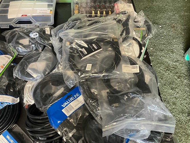 Diverse electronica accessoires en kabels - afbeelding 23 van  23