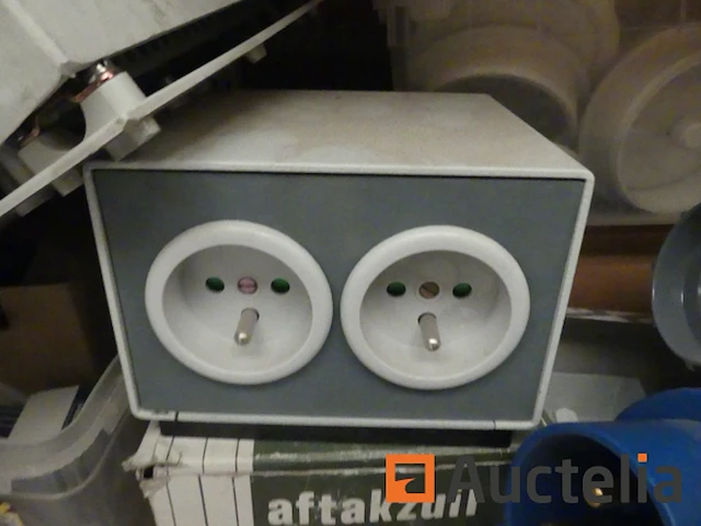 Diverse elektrische apparatuur - afbeelding 11 van  17