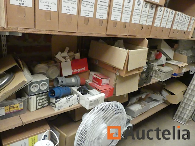 Diverse elektrische apparatuur - afbeelding 14 van  17