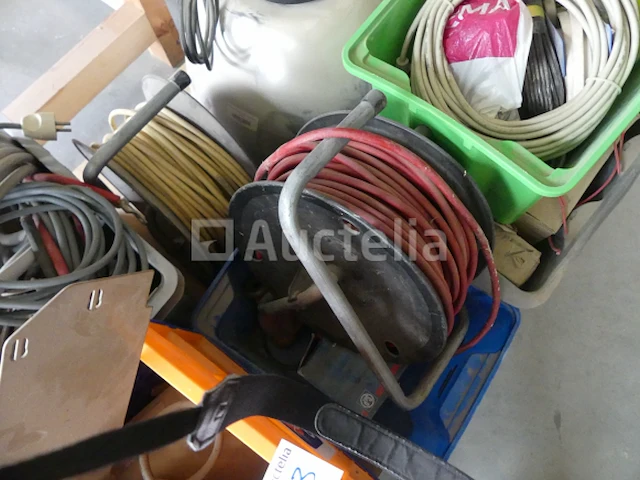 Diverse elektrische apparatuur - afbeelding 2 van  16
