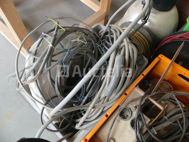 Diverse elektrische apparatuur - afbeelding 5 van  16