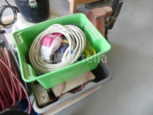 Diverse elektrische apparatuur - afbeelding 7 van  16