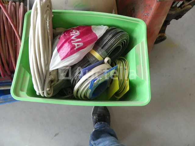 Diverse elektrische apparatuur - afbeelding 8 van  16