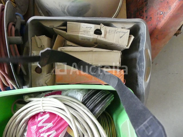 Diverse elektrische apparatuur - afbeelding 11 van  16