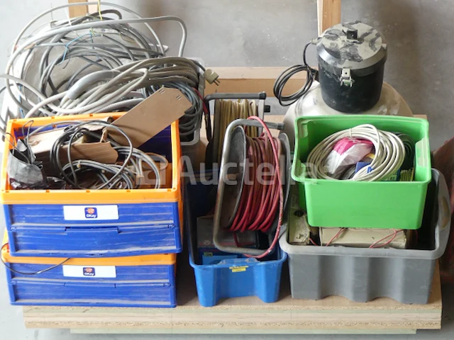 Diverse elektrische apparatuur - afbeelding 13 van  16
