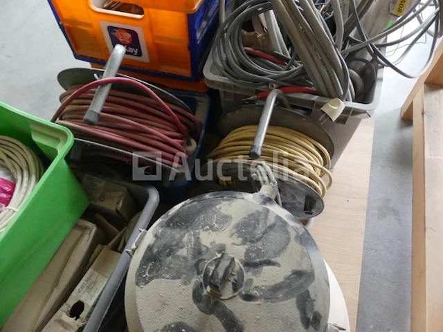 Diverse elektrische apparatuur - afbeelding 15 van  16