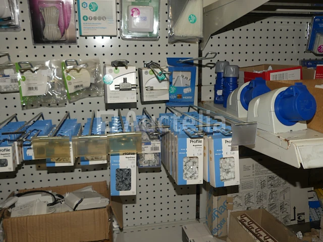 Diverse elektrische apparatuur - afbeelding 7 van  47