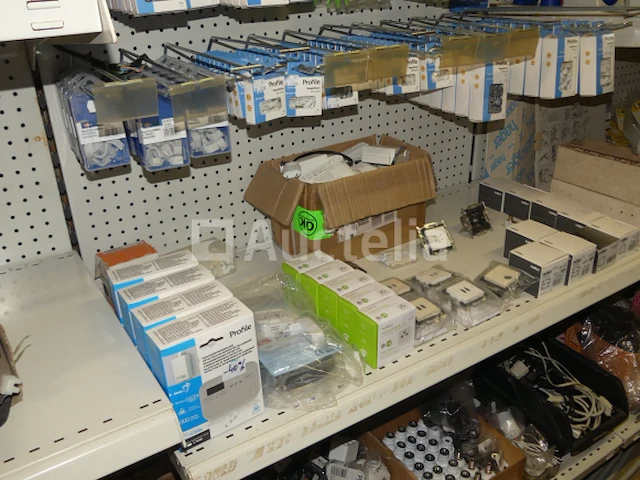 Diverse elektrische apparatuur - afbeelding 22 van  47