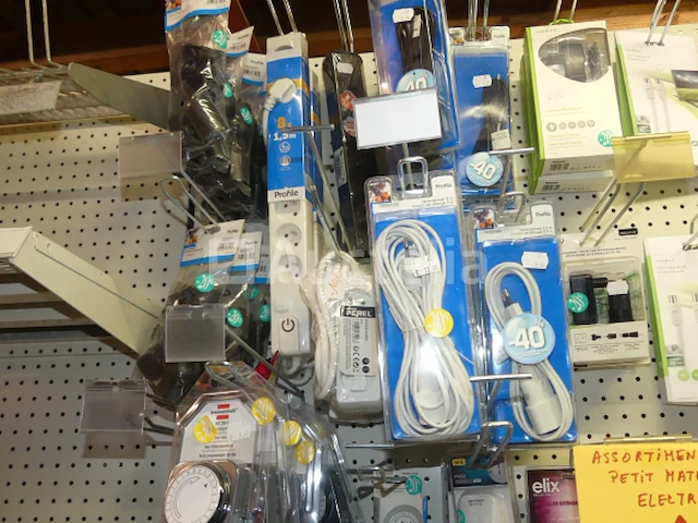 Diverse elektrische apparatuur - afbeelding 41 van  47