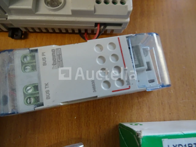 Diverse elektrische elementen schneider-atkore-divers (detail zie foto's) - afbeelding 10 van  17