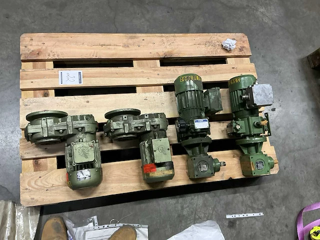Diverse elektromotoren (4x) - afbeelding 1 van  9