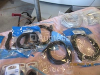 Diverse elektronische kabelbundels +-50 stuks - afbeelding 1 van  7