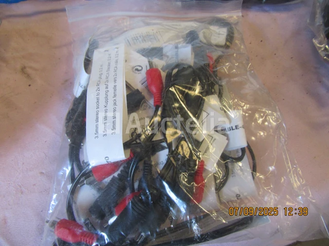 Diverse elektronische kabelbundels +-50 stuks - afbeelding 4 van  7