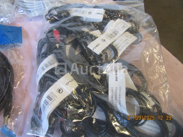 Diverse elektronische kabelbundels +-50 stuks - afbeelding 6 van  7