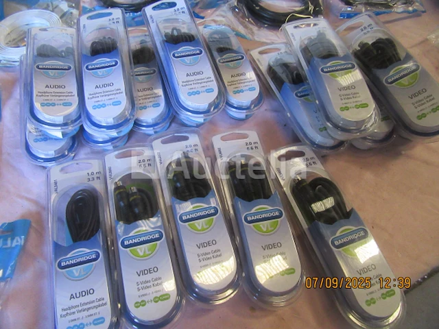 Diverse elektronische kabelbundels +-50 stuks - afbeelding 7 van  7