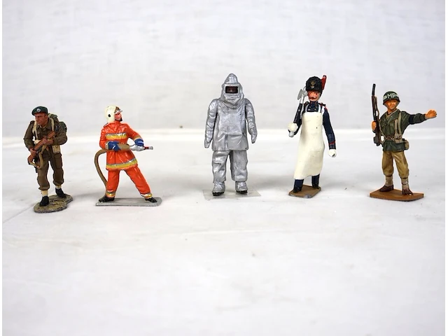 Diverse figuurtjes (x5) - afbeelding 1 van  3