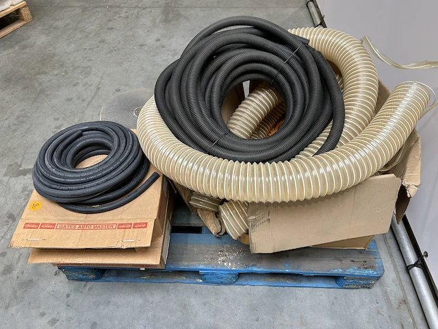 Diverse flexibele buizen, mousseband,.. - afbeelding 2 van  8