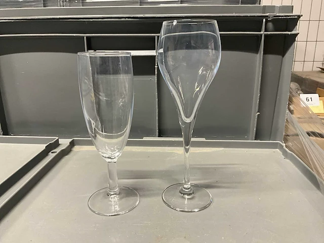 Diverse flutes (320x) - afbeelding 1 van  4