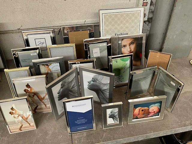 Diverse fotolijsten van o.a. zilverstad (19x) - afbeelding 1 van  8
