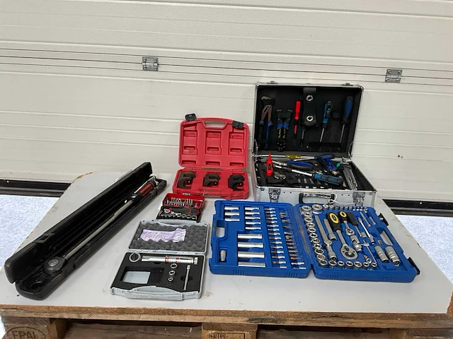 Diverse garage gereedschappen (6x) - afbeelding 1 van  9