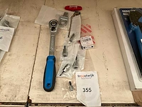 Diverse garage gereedschappen. - afbeelding 1 van  2