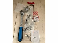 Diverse garage gereedschappen. - afbeelding 2 van  2