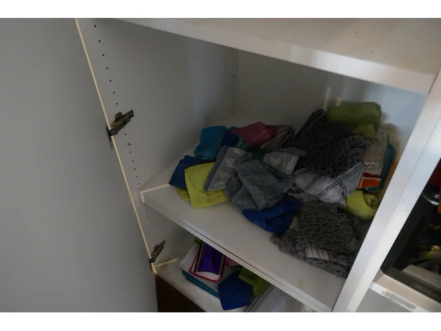 Diverse gebruikte en nieuwe flessen sterke drank + diverse items - afbeelding 2 van  10
