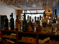 Diverse gebruikte en nieuwe flessen sterke drank + diverse items - afbeelding 1 van  10