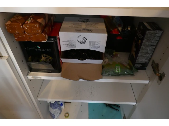 Diverse gebruikte en nieuwe flessen sterke drank + diverse items - afbeelding 10 van  10
