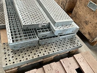 Diverse gegalvaniseerde traptreden (14x) - afbeelding 4 van  4