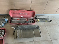 Diverse gereedschap w.o. steengzaag, schuifladder, tonstofzuiger, boormachine, werflampen, tegelsnijder, enz (19,27,30,32,34,35,36,37,38,39,46,54,55) - afbeelding 9 van  29