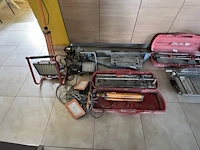 Diverse gereedschap w.o. steengzaag, schuifladder, tonstofzuiger, boormachine, werflampen, tegelsnijder, enz (19,27,30,32,34,35,36,37,38,39,46,54,55) - afbeelding 14 van  29