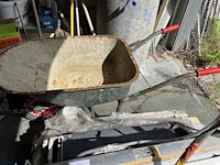 Diverse gereedschap w.o. steengzaag, schuifladder, tonstofzuiger, boormachine, werflampen, tegelsnijder, enz (19,27,30,32,34,35,36,37,38,39,46,54,55) - afbeelding 18 van  29