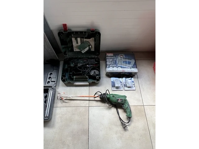 Diverse gereedschap w.o. steengzaag, schuifladder, tonstofzuiger, boormachine, werflampen, tegelsnijder, enz (19,27,30,32,34,35,36,37,38,39,46,54,55) - afbeelding 25 van  29
