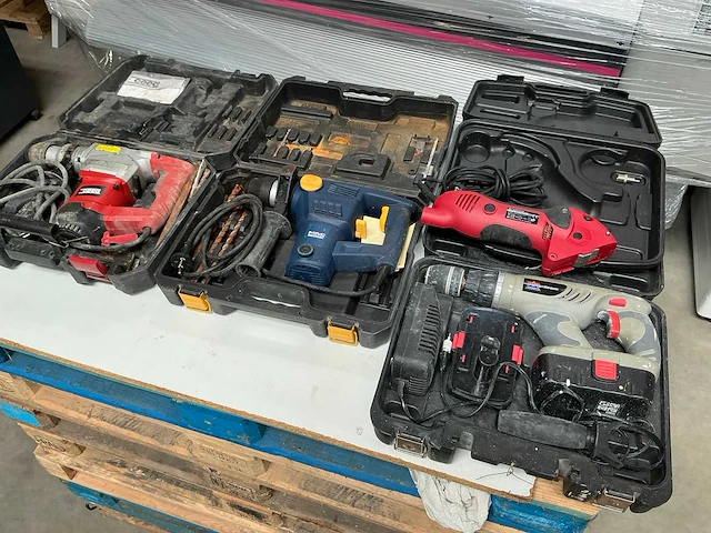 Diverse gereedschappen (4x) - afbeelding 1 van  11