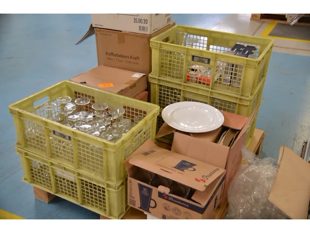 Diverse glaswerk en bestek - afbeelding 2 van  3