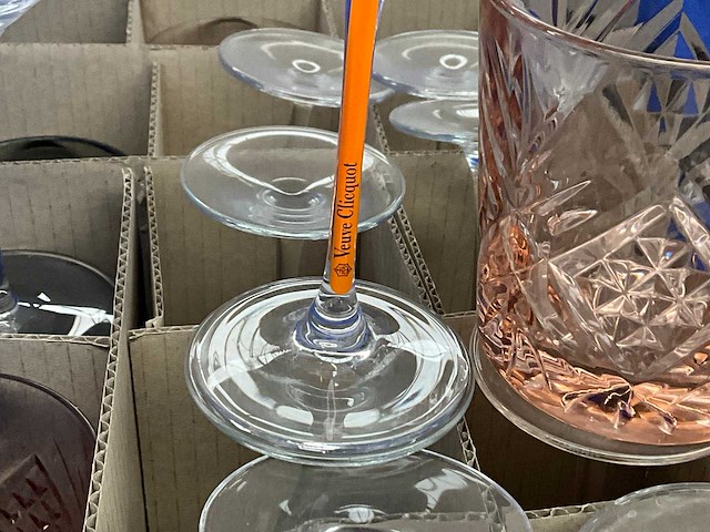 Diverse glazen (150x) - afbeelding 2 van  9