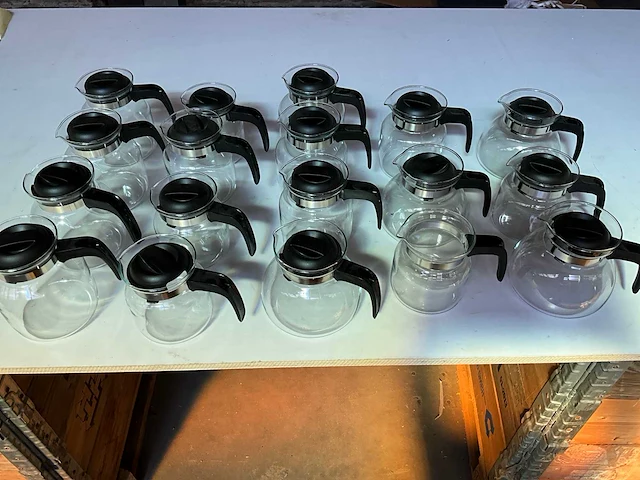 Diverse glazen koffie- theekannen (18x) - afbeelding 1 van  6