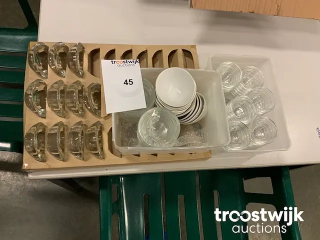 Diverse glazen kommetjes - afbeelding 1 van  4
