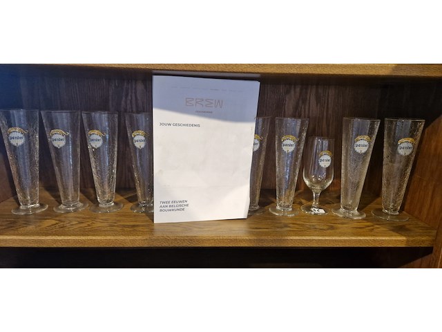 Diverse glazen panter (bier) - afbeelding 3 van  3