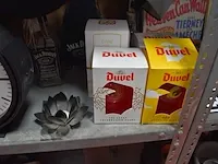 Diverse goederen w.o. wandklok duvel, duvel glazen, 2 lampen jack daniels, wijnglazen, wandversiering, vijzel, box met pijp, zakmes, drinkfles - afbeelding 3 van  9