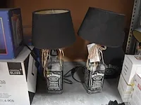 Diverse goederen w.o. wandklok duvel, duvel glazen, 2 lampen jack daniels, wijnglazen, wandversiering, vijzel, box met pijp, zakmes, drinkfles - afbeelding 5 van  9