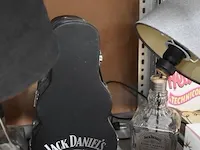 Diverse goederen w.o. wandklok duvel, duvel glazen, 2 lampen jack daniels, wijnglazen, wandversiering, vijzel, box met pijp, zakmes, drinkfles - afbeelding 6 van  9