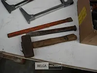 Diverse handgereedschappen ( o.a beitels zagen) - afbeelding 3 van  5