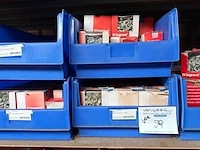Diverse hechtklemmen legrand ong 140 dozen - afbeelding 1 van  4