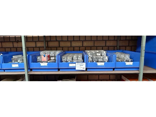 Diverse hechtklemmen ong 191 dozen legrand - afbeelding 1 van  4