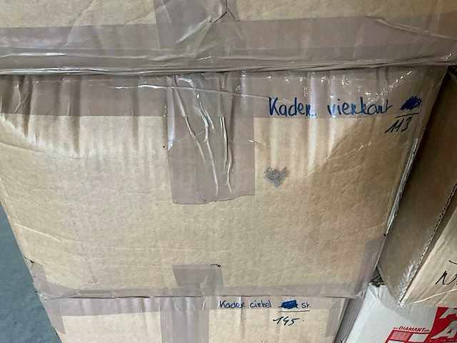 Diverse hobby- en knutselmaterialen en verf - afbeelding 2 van  26